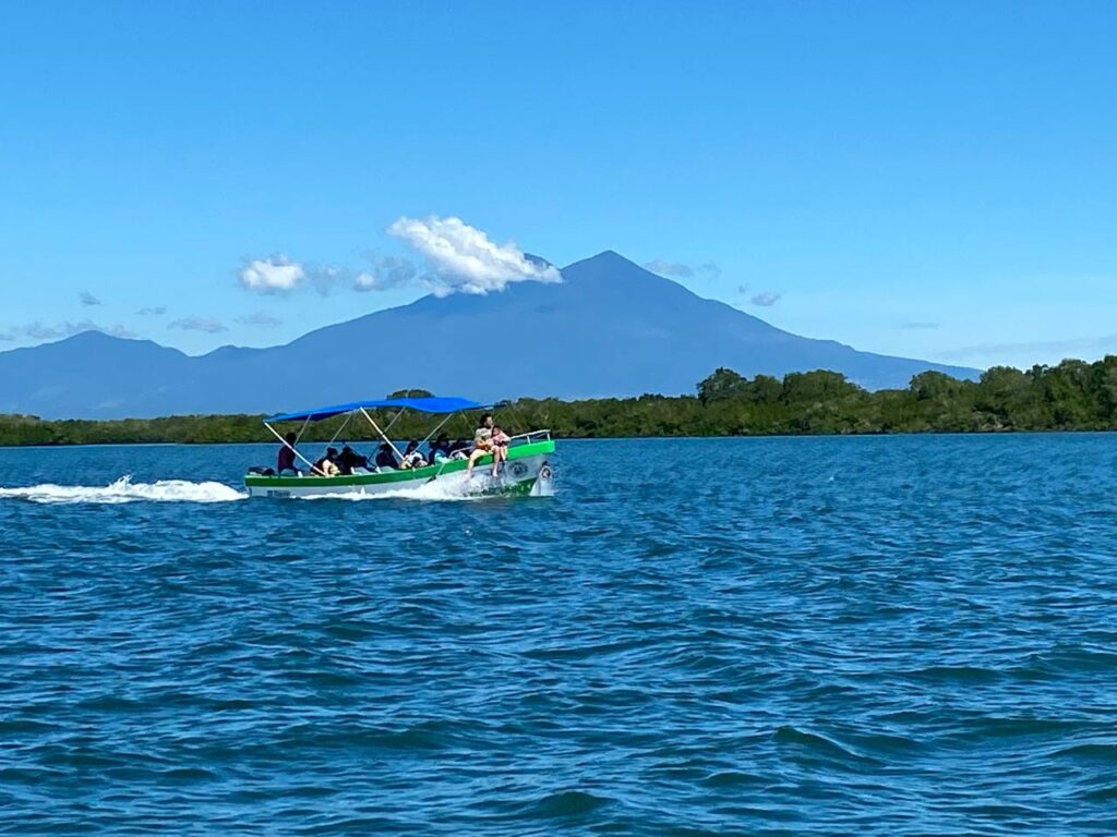 photo_5035572730921070139_y