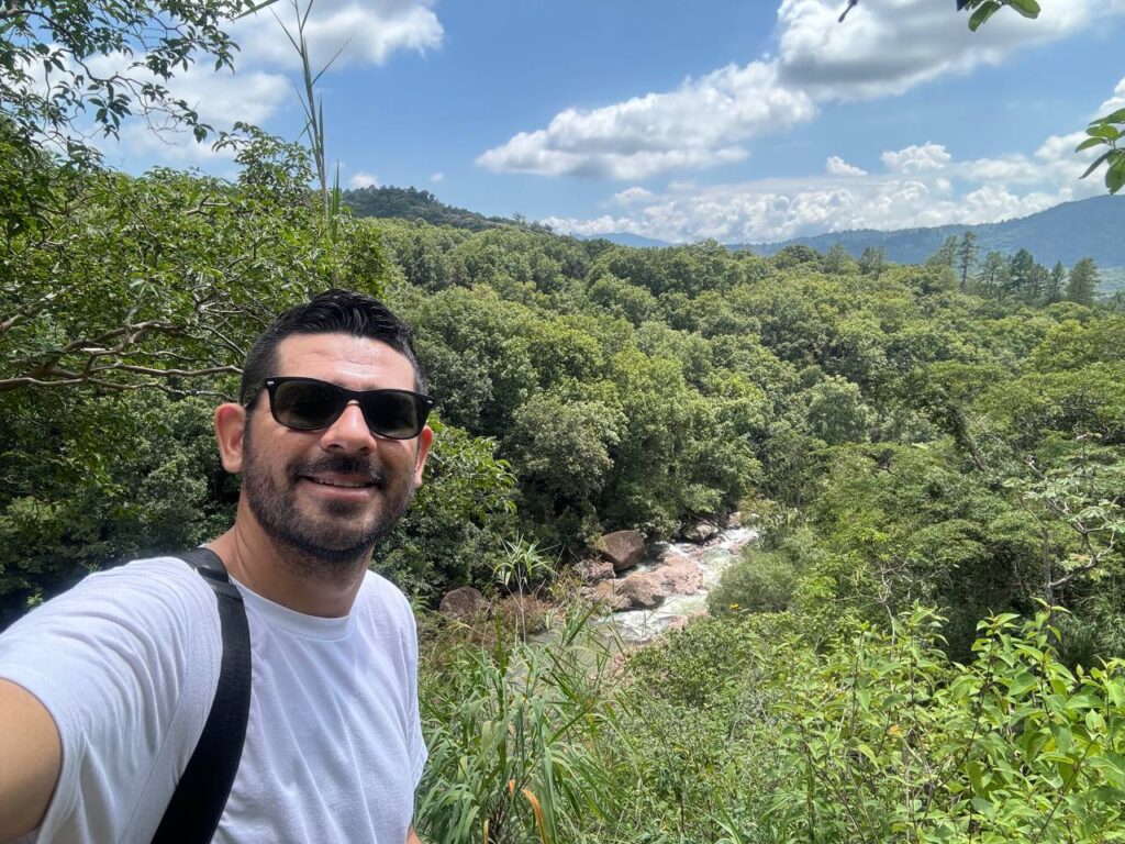 photo_5035572730921070255_y